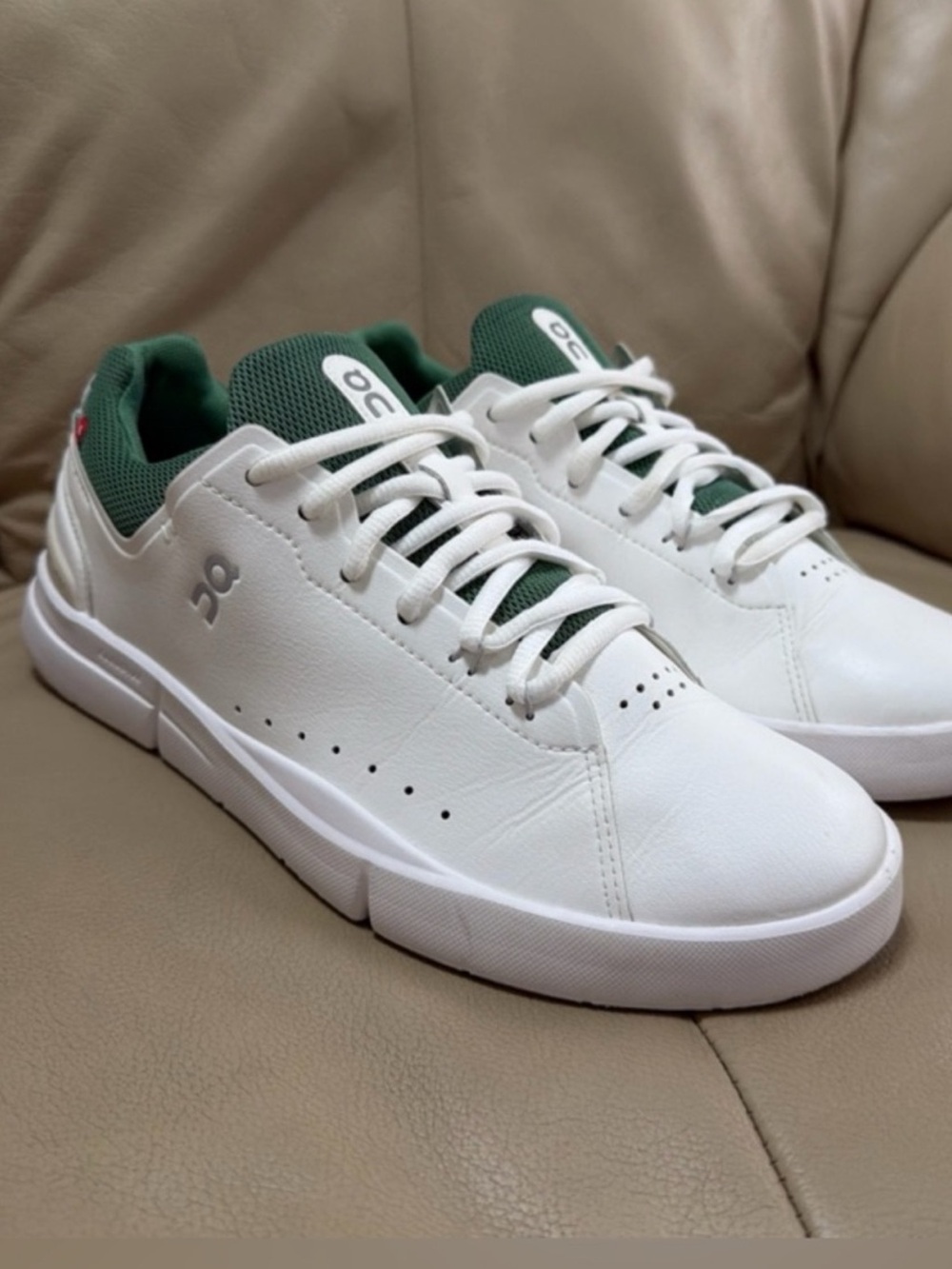 On Cloud “The Roger” White/Green Athletic Sneakers Size 9